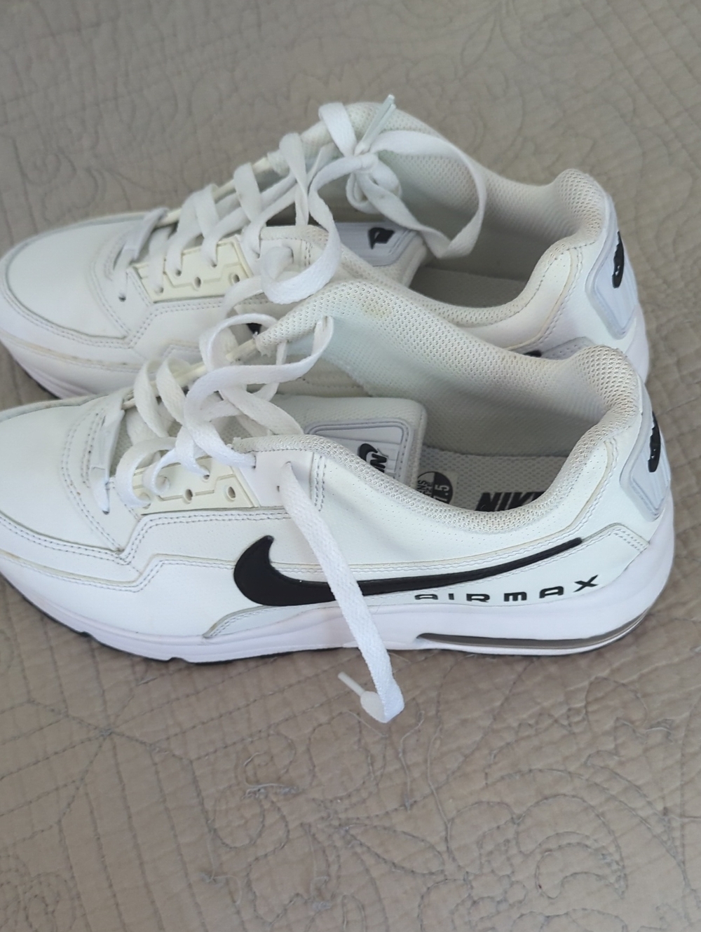 Nike White and Black Air Max Low-Top Sneakers